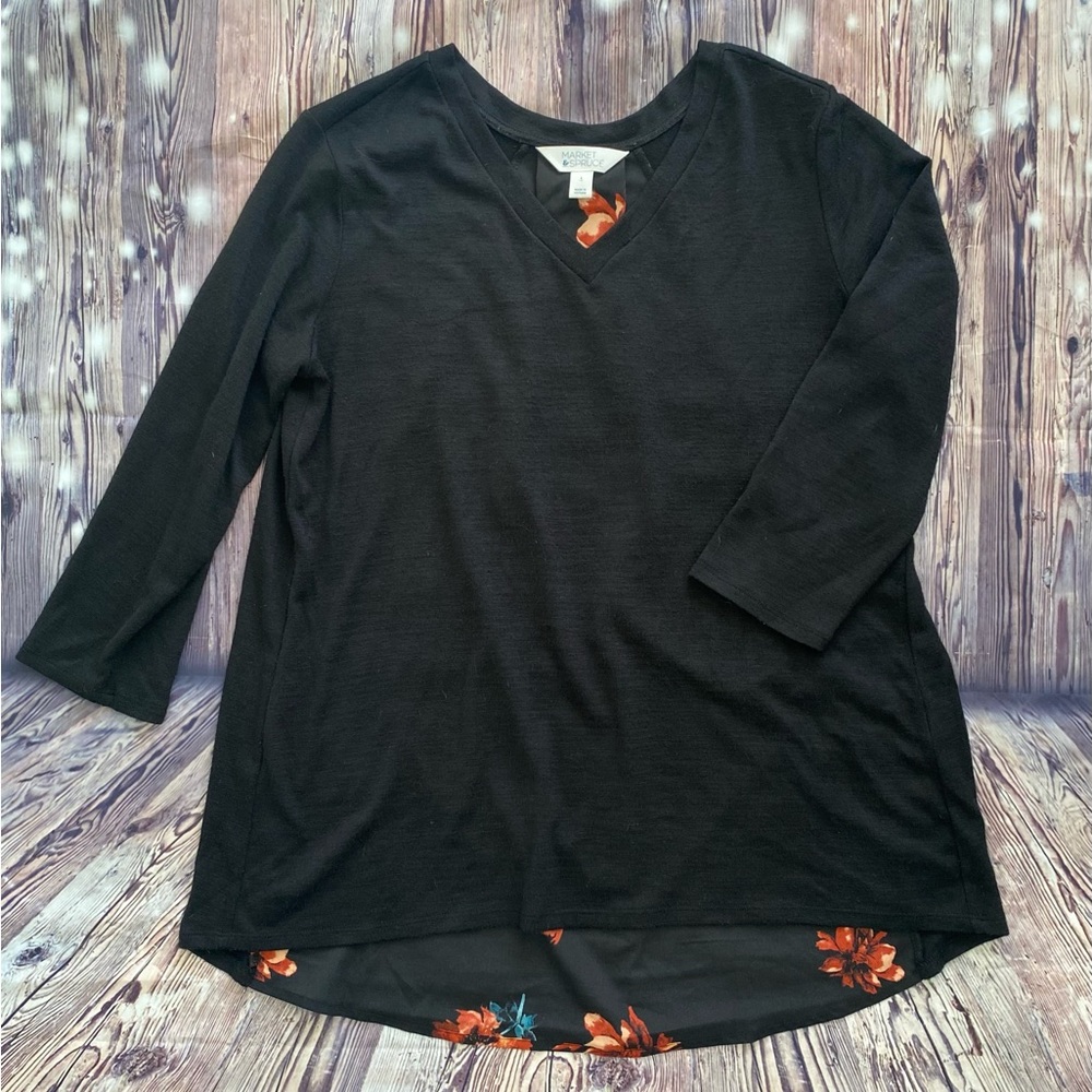 Market & Spruce Large Mix Media V Neck Top